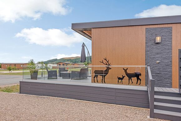 Studio Pod - Maesmawr Farm Resort, Caersws, Nr Newtown