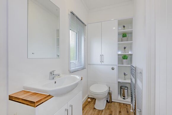 Studio Pod - Maesmawr Farm Resort, Caersws, Nr Newtown