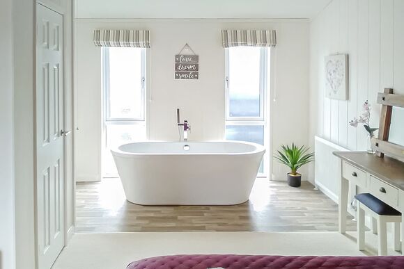 Premium Lodge 1 - Maesmawr Farm Resort, Caersws, Nr Newtown