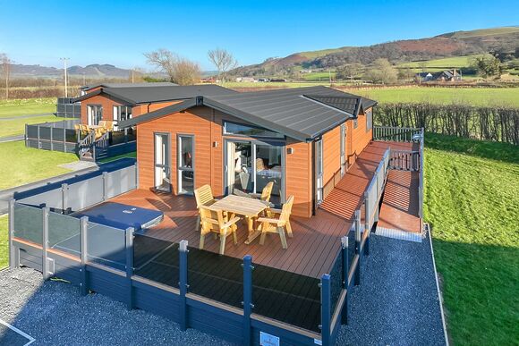 Premium Lodge 2 Pet - Maesmawr Farm Resort, Caersws, Nr Newtown