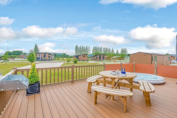 Premium Lodge 2 Pet - Maesmawr Farm Resort, Caersws, Nr Newtown