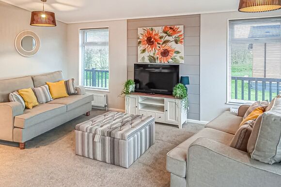 Premium Lodge 2 Pet - Maesmawr Farm Resort, Caersws, Nr Newtown