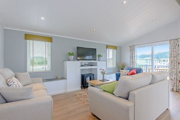 Premium Lodge 2 Pet - Maesmawr Farm Resort, Caersws, Nr Newtown