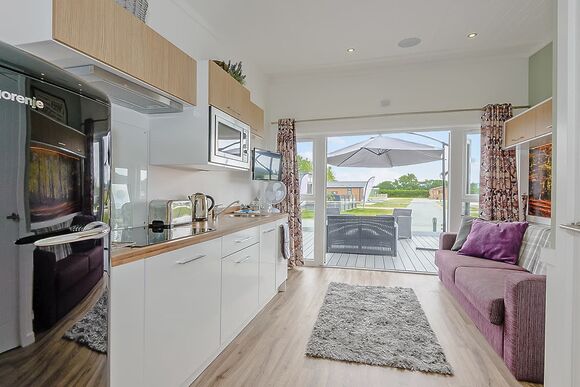 Studio Pod Pet - Maesmawr Farm Resort, Caersws, Nr Newtown