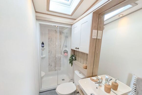 Bijoux - Maesmawr Farm Resort, Caersws, Nr Newtown