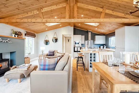 Deluxe 2 Lake View Lodge - Manor Lakes at Hengar Manor, Bodmin