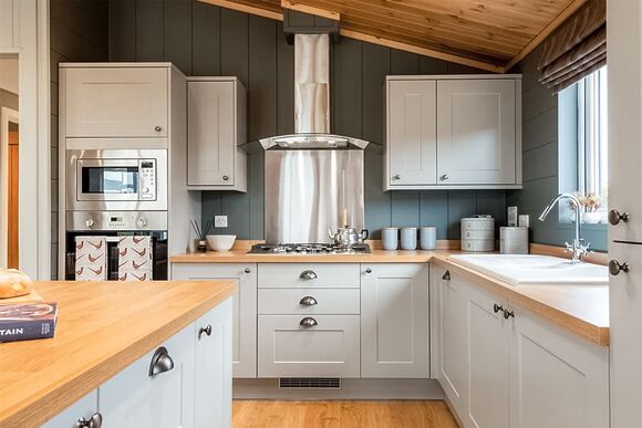 Deluxe 2 Lake View Lodge - Manor Lakes at Hengar Manor, Bodmin