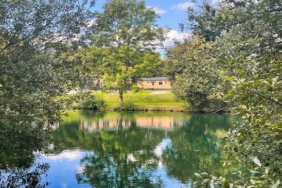 Deluxe 3 Lake View Lodge - Manor Lakes at Hengar Manor, Bodmin