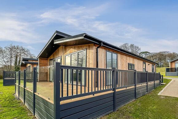 Deluxe 3 Lake View Lodge - Manor Lakes at Hengar Manor, Bodmin