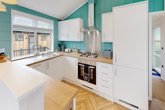 Platinum 2 Bedroom Pet Friendly Caravan - Manor Lakes at Hengar Manor, Bodmin