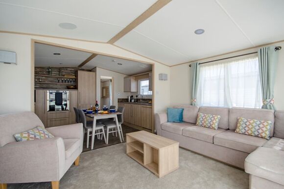 Platinum 2 Caravan with Decking - Marlie Holiday Park, New Romney