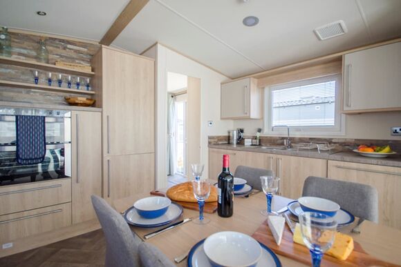 Platinum 2 Caravan with Decking - Marlie Holiday Park, New Romney