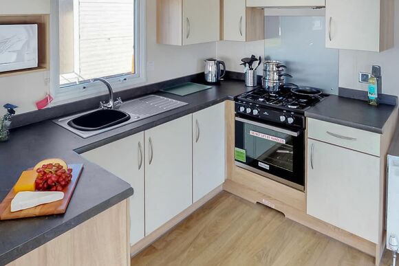 Gold  3 Caravan with Decking sleeps 6 - Marlie Holiday Park, New Romney