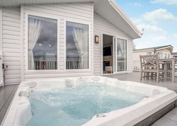 Captain&rsquo;s Quarters Lodge - Marine Holiday Park, Rhyl