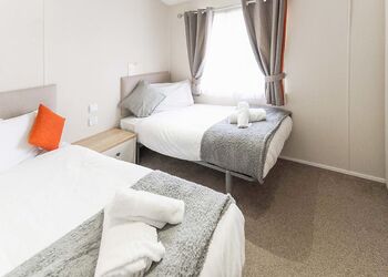 Captain&rsquo;s Quarters Lodge - Marine Holiday Park, Rhyl