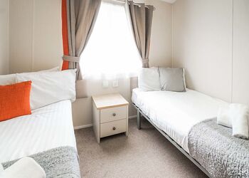 Captain&rsquo;s Quarters Lodge - Marine Holiday Park, Rhyl