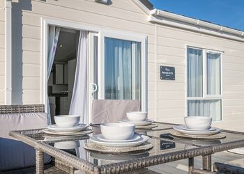 Swan Lake View Lodge - Marine Holiday Park, Rhyl