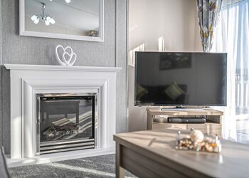 Swan Lake View Lodge - Marine Holiday Park, Rhyl