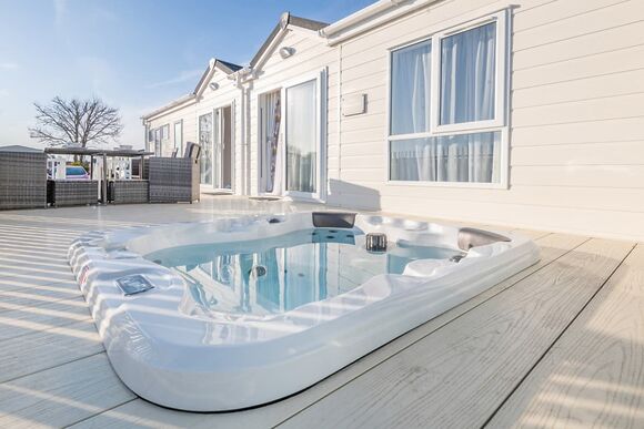 Swan Lake View Lodge - Marine Holiday Park, Rhyl