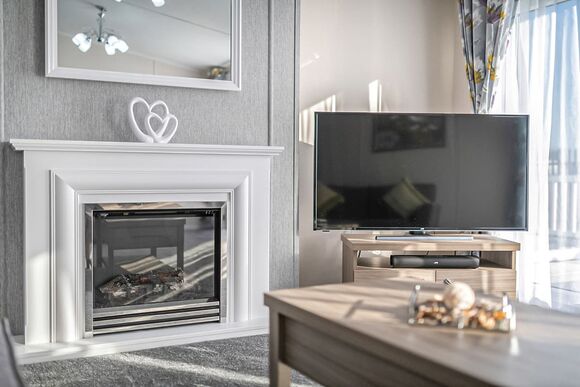 Swan Lake View Lodge - Marine Holiday Park, Rhyl