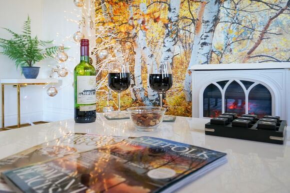 Lily&rsquo;s Lodge - Meadow Lodges Woodbridge, Bredfield, Woodbridge