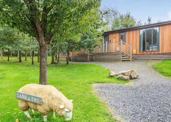 Lamb Lodge - Meadow&rsquo;s End Lodges, Cartmel