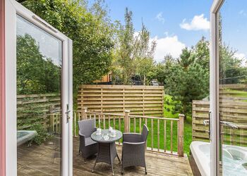 Ewe Lodge - Meadow&rsquo;s End Lodges, Cartmel