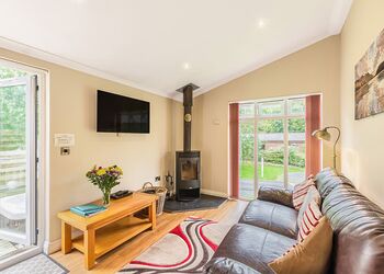 Ewe Lodge - Meadow&rsquo;s End Lodges, Cartmel