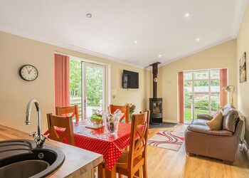 Ewe Lodge - Meadow&rsquo;s End Lodges, Cartmel