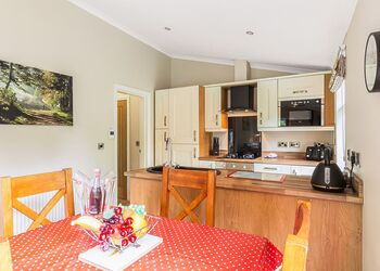 Ewe Lodge - Meadow&rsquo;s End Lodges, Cartmel