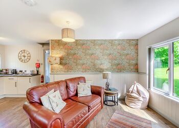 Romney Lodge - Meadow&rsquo;s End Lodges, Cartmel