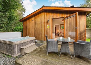 Boreray Lodge - Meadow&rsquo;s End Lodges, Cartmel