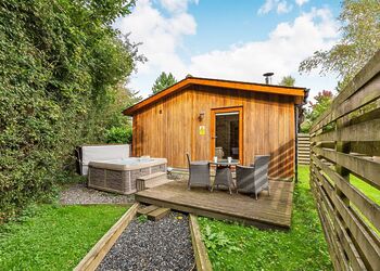 Boreray Lodge - Meadow&rsquo;s End Lodges, Cartmel