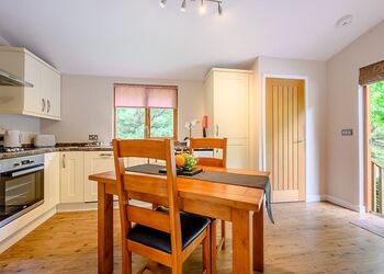 Shaun Lodge - Meadow&rsquo;s End Lodges, Cartmel