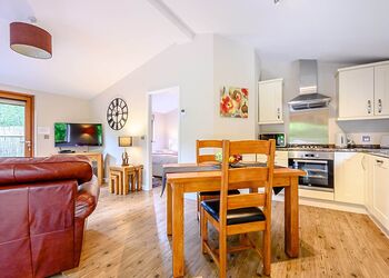 Shaun Lodge - Meadow&rsquo;s End Lodges, Cartmel