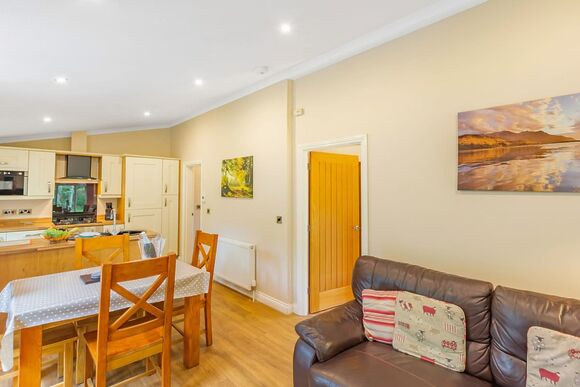 Lamb Lodge - Meadow&rsquo;s End Lodges, Cartmel