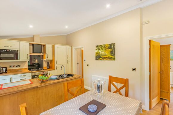 Lamb Lodge - Meadow&rsquo;s End Lodges, Cartmel