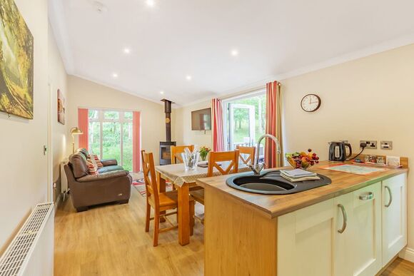 Lamb Lodge - Meadow&rsquo;s End Lodges, Cartmel