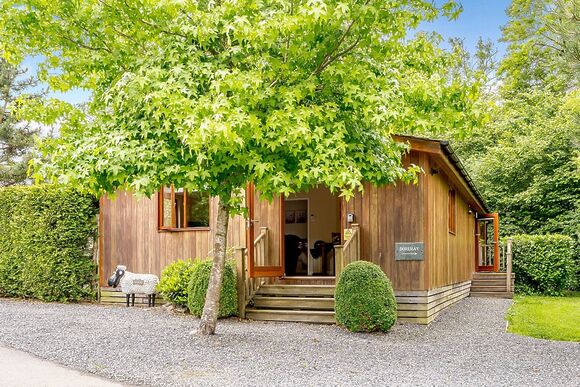 Shaun Lodge - Meadow&rsquo;s End Lodges, Cartmel