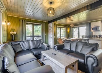 4 Bed Barn Hot Tub Pet Friendly - Messingham Lakes, Messingham