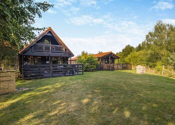 4 Bed Barn Hot Tub Pet Friendly - Messingham Lakes, Messingham