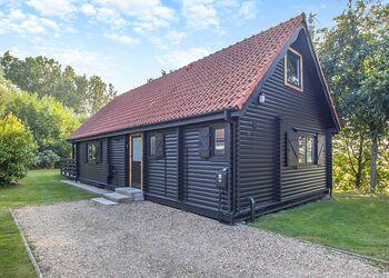 4 Bed Barn Hot Tub Pet Friendly - Messingham Lakes, Messingham