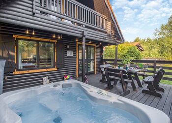 4 Bed Barn Hot Tub Pet Friendly - Messingham Lakes, Messingham