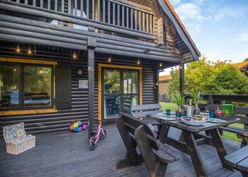 4 Bed Barn Hot Tub Pet Friendly - Messingham Lakes, Messingham