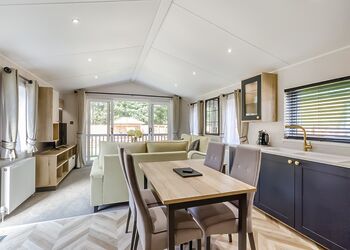 2 Bed Lux Garden Lodge Hot Tub - Messingham Lakes, Messingham