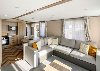 2 Bed Garden Hot Tub - Messingham Lakes, Messingham