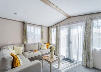 2 Bed Garden Hot Tub - Messingham Lakes, Messingham