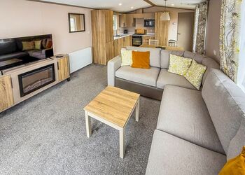 2 Bed Garden Hot Tub - Messingham Lakes, Messingham