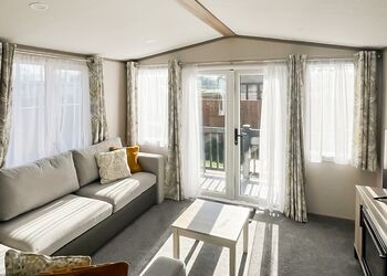 2 Bed Garden Hot Tub - Messingham Lakes, Messingham