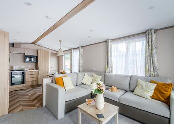 2 Bed Garden Hot Tub - Messingham Lakes, Messingham